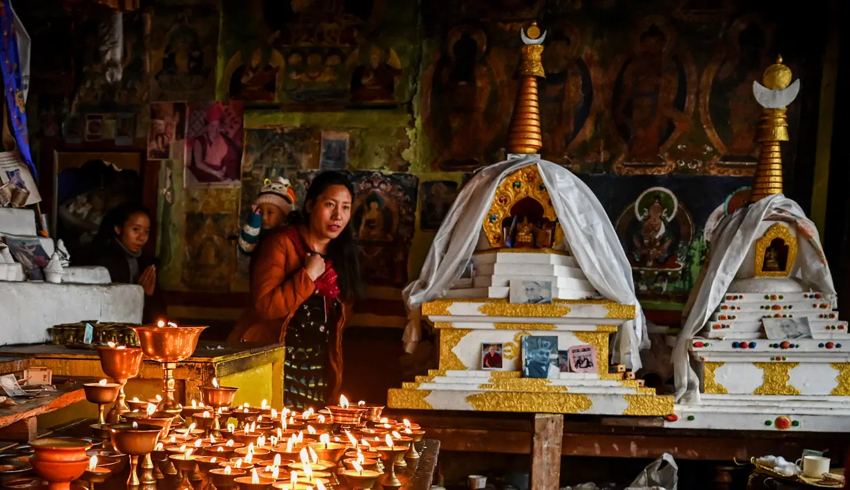 Berbatasan dengan perbatasan China dan Bhutan, biara ini juga bertindak sebagai rumah harta karun dari banyak kitab suci Buddhis kuno. (AFP/Arun Sankar)