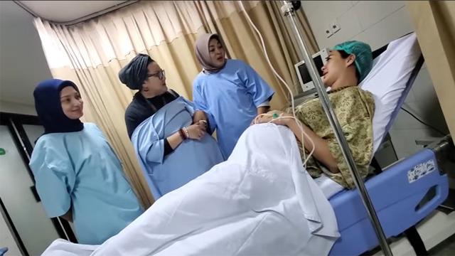 [Fimela] Bam Wong dan Paula Verhoeven