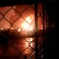 Kilang Pertamina Cilacap, Jawa Tengah, terbakar Jumat malam (11/6/2021). (Foto: Istimewa)