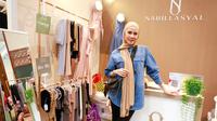 Cynthia Ramlan memperkenalkan brand fashion miliknya Nabilla Syal.