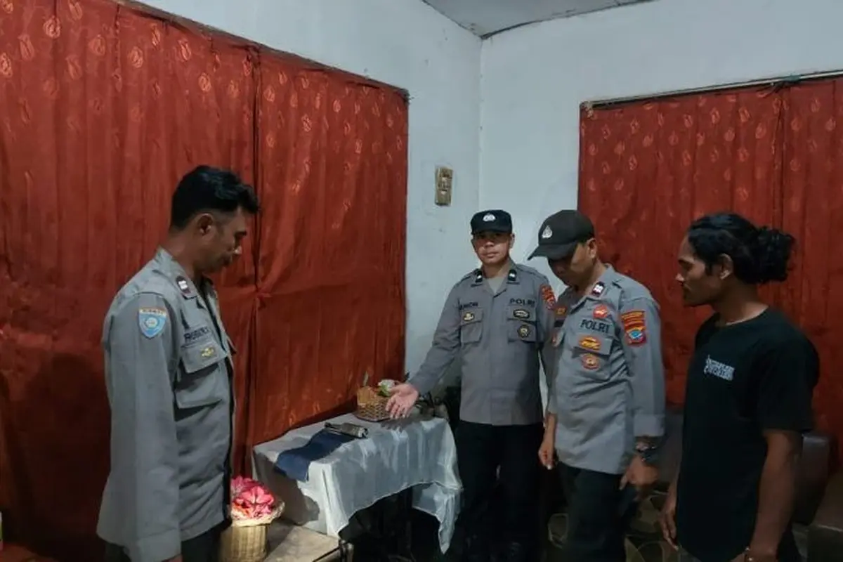 Mortir yang diduga peninggalan zaman penjajahan Jepang ini telah diamankan di Polsek Pineleng untuk pemeriksaan lebih lanjut.