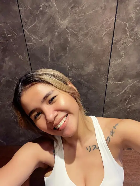 <p>Kartika Wijaksana, istri komika Uus [Instagram/kartikawijaksana]</p>