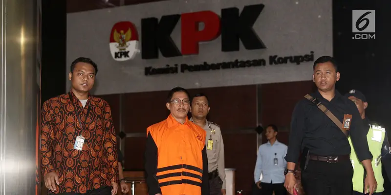 Bupati Cirebon Purwadi Sastra Resmi Ditahan Komisi Pemberantasan Korupsi (KPK)