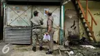 Petugas satpol PP menempel surat peringatan ke 3 di Kawasan Bukit Duri, Jakarta, Selasa (20/9). Pemkot Jaksel akan menertibkan bangunan dan permukiman di kawasan Bukit Duri yang berbatasan dengan Sungai Ciliwung. (Liputan6.com/Gempur M Surya)