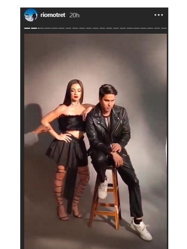 7 Gaya Pemotretan Angela Gilsha dan Mischa Chandrawinata, Curi Perhatian