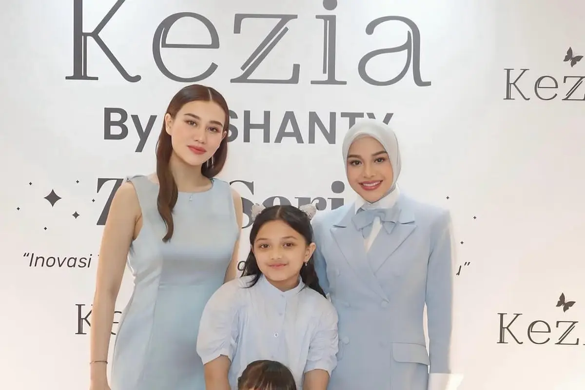 Adu Gaya Aurel Hermansyah dan Aaliyah Massaid, Tampil Serasi dalam Balutan Baby Blue di Acara Skincare Ashanty