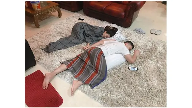 5 Momen Zaskia Gotik Jalani Ramadhan Bersama Suami, Ngaji Bareng