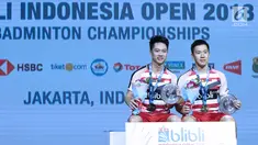 Ganda putra Indonesia, Kevin Sanjaya Sukomuljo/Marcus F Gideon usai mengalahkan Takuto Inoue/Yuki Kaneko (Jepang) di Final Indonesia Open 2018, Istora GBK, Jakarta, Minggu (8/7). Kevin/Marcus unggul 21-13, 21-16. (Liputan6.com/Helmi Fithriansyah)
