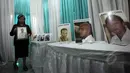 Foto Rodrigo Gularte dan terpidana lainnya dipajang di Rumah Duka RS Carolus, Jakarta, Rabu, (29/4/2015). Jenazah tiba sekitar pukul 12.50 WIB. (Liputan6.com/Helmi Afandi)