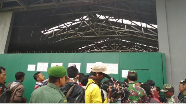 Penyegelan Gudang Penyimpanan Limbah Medis di Cirebon