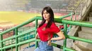 <p>Tak hanya karena tuntutan pekerjaan untuk mengabarkan berita olahraga, ternyata Karra Syam benar-benar menekuni bidang tersebut, salah satunya sepak bola. (FOTO: instagram.com/karrasyam/)</p>