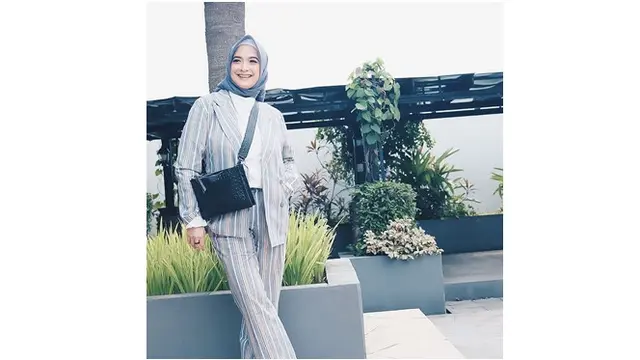Potret Terbaru Andhara Early Berhijab (sumber: instagram/@andharaearly)