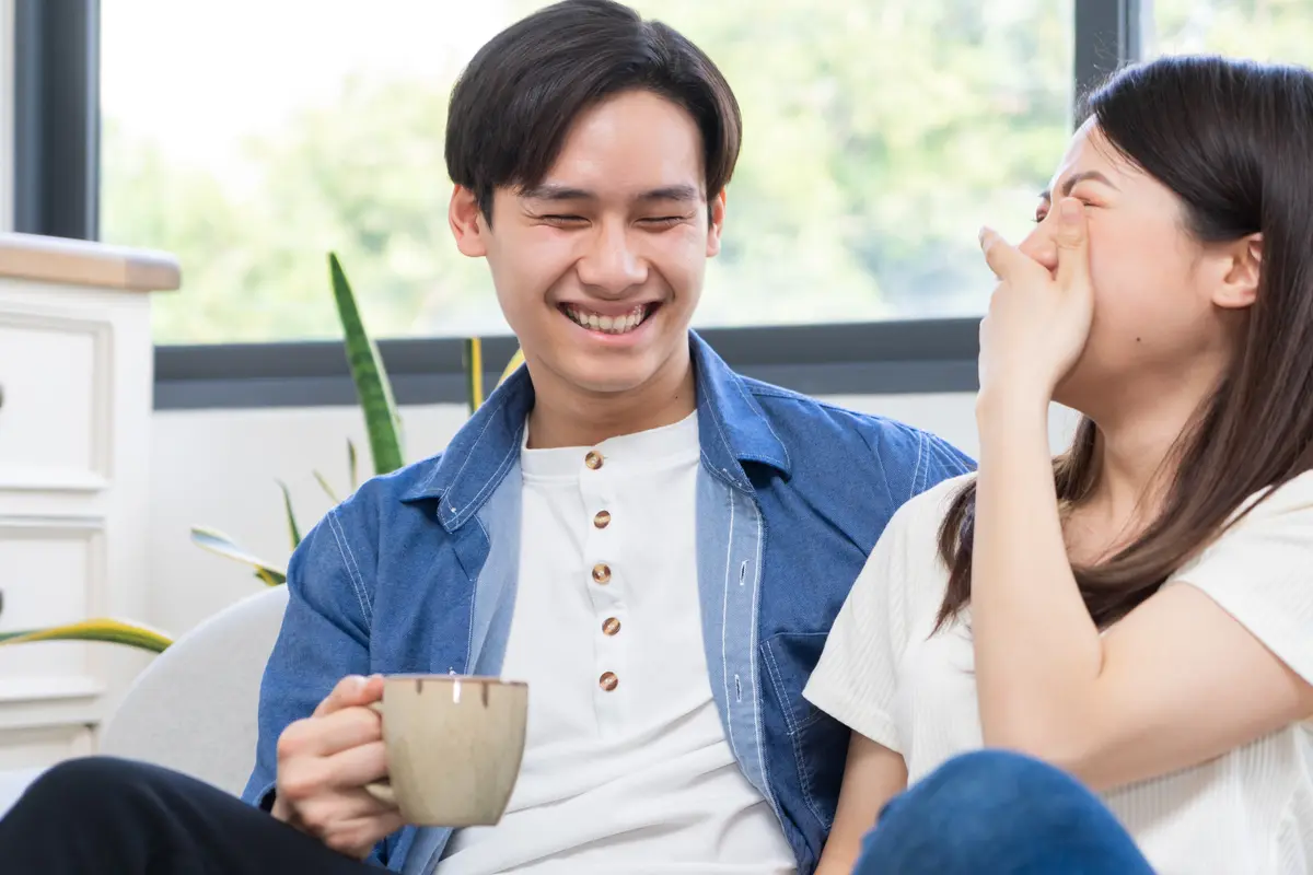 perempuan dan pasangan saling melengkapi