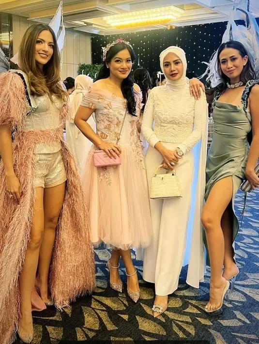 <p>Nia Ramadhani memang termasuk orang yang selalu tampil all out. Wajar jika ia pun kebanjiran pujian yang publik. [Foto: instagram.com/gitajanu]</p>