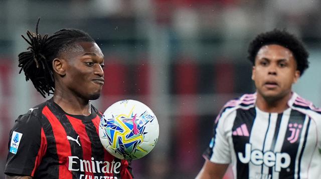 Aksi Rafael Leao di laga AC Milan vs Juventus di pekan ke-34 Liga Italia 2025/2026 di San Siro, Senin (27/04/2026) dini hari WIB. (Spada/LaPresse via AP)