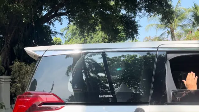 Presiden Terpilih Prabowo Subianto, meninggalkan kediamannya di Jalan Kertanegara IV, Jakarta Selatan, Minggu (20/10/2024).