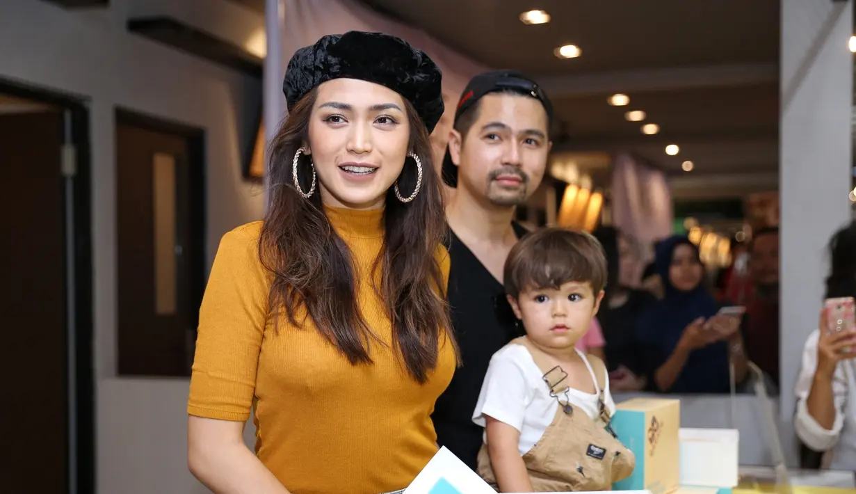 "Jadi El punya uang sekarang. Kadang dia bilang mau ditabung, buat jalan-jalan, buat sekolah, kadang buat beli hadiah mama, kadang mau belanja," kata Jessica Iskandar. (Adrian Putra/Bintang.com)