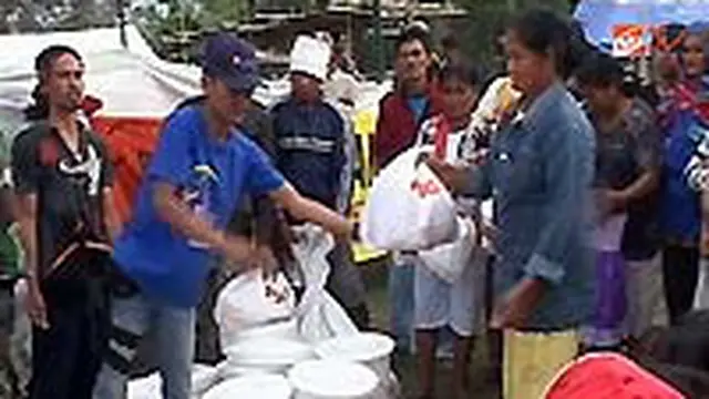 Ratusan Paket Sembako untuk Desa Terisolasi