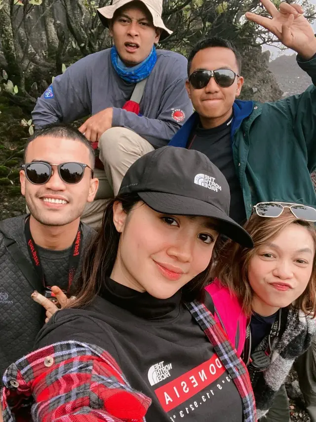 7 Momen Pendakian Pertama Febby Rastanty di Gunung Gede Pangrango