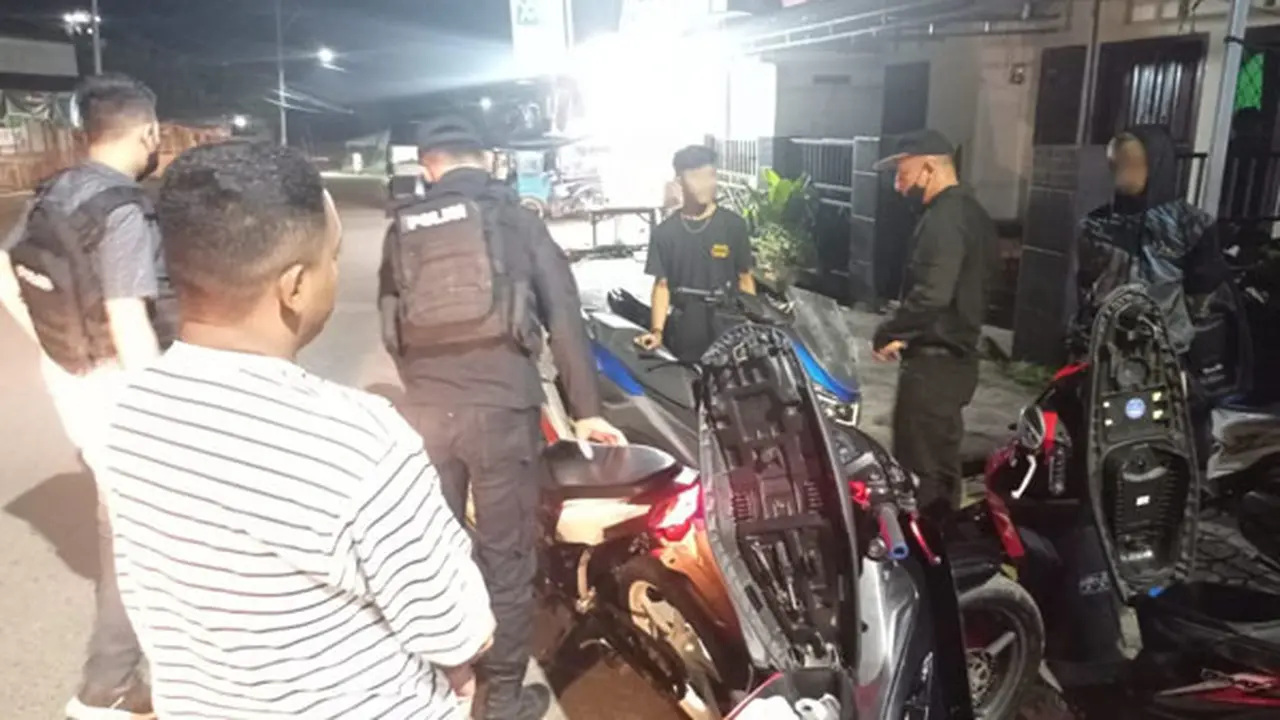 Polres Kotamobagu menertibkan warga yang pesta miras serta menggunakan knalpot bising.