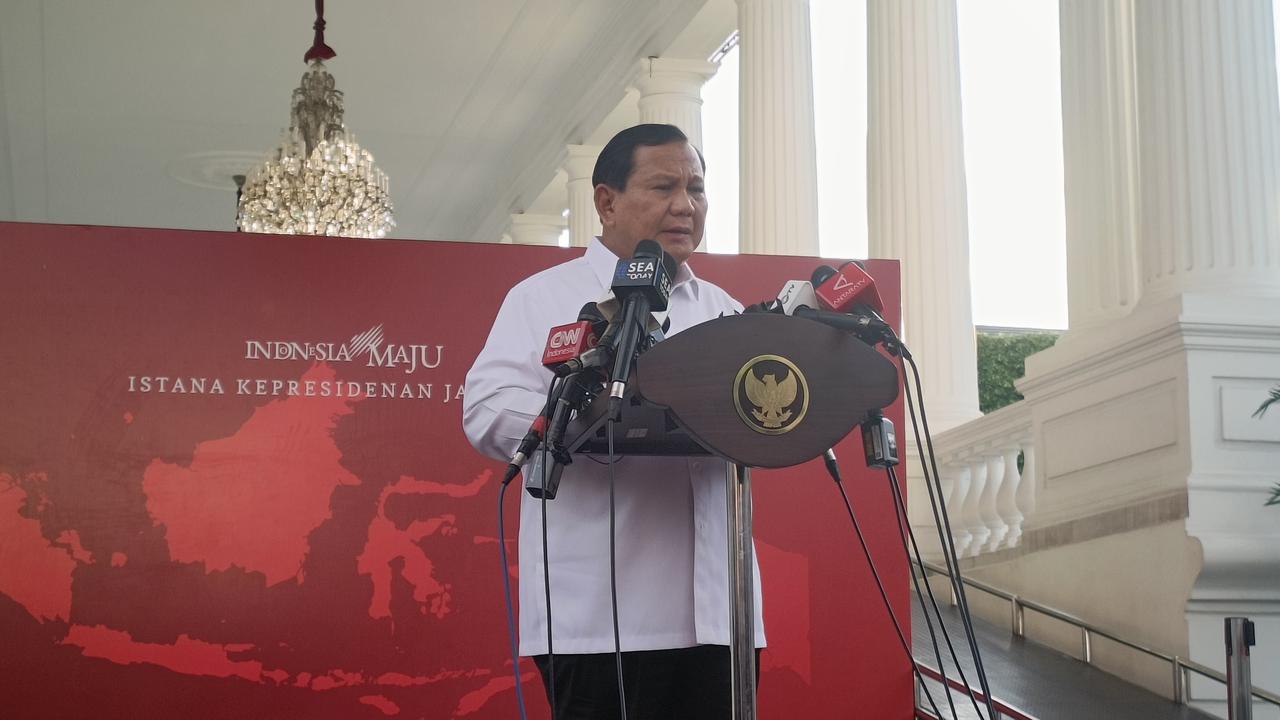 Menteri Pertahanan (Menhan) Prabowo Subianto usai bertemu dengan Presiden Joko Widodo (Jokowi) di Istana Kepresidenan, Jakarta, Kamis (13/6/2024) sore.