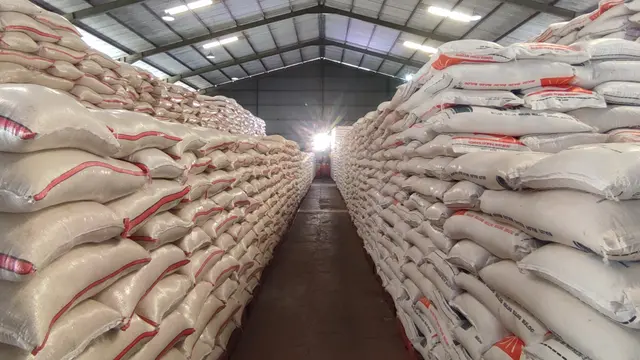 Perum Bulog Kantor Wilayah Bogor, memasok beras Stabilisasi Pasokan dan Harga Pangan (SPHP) ke seluruh pasar tradisional di wilayah Bogor