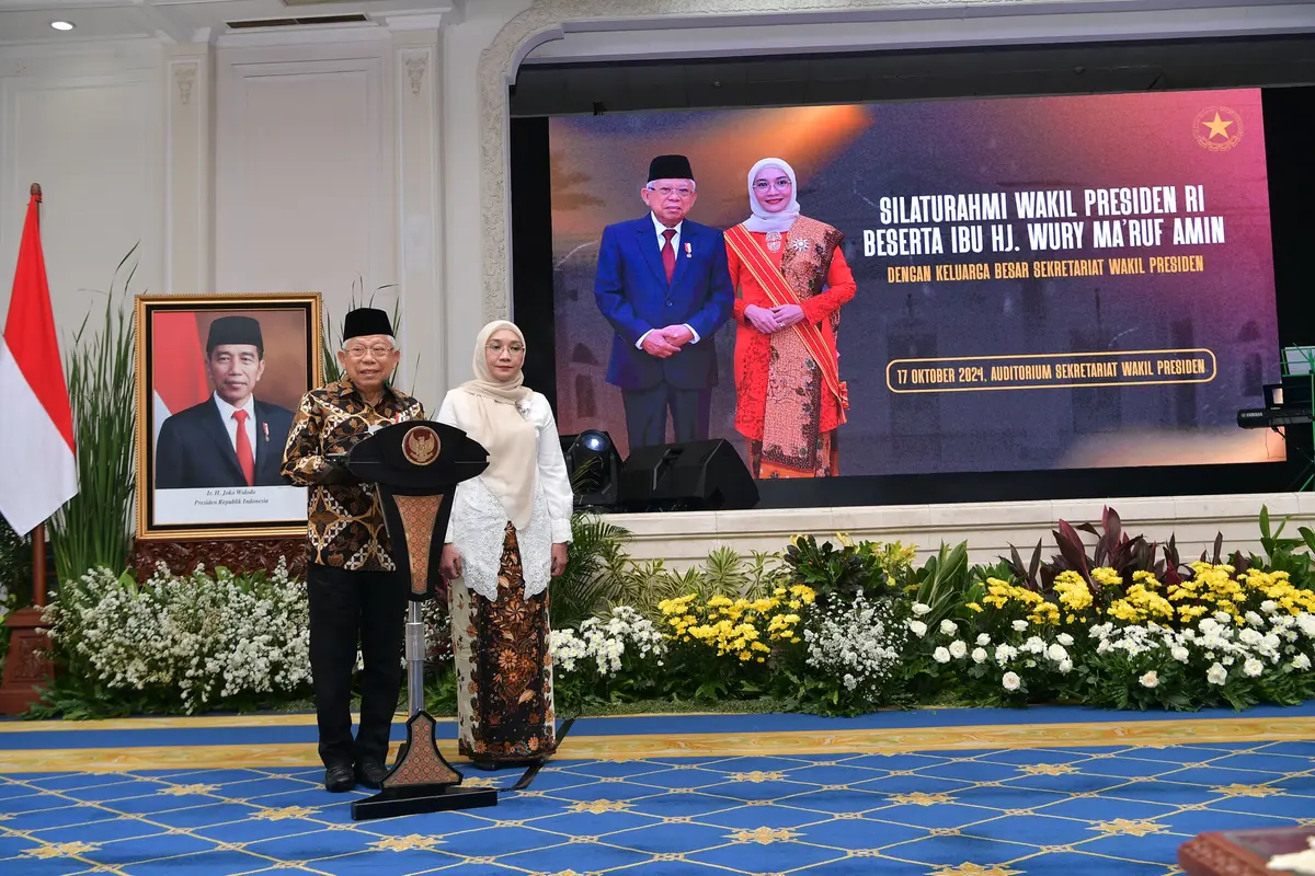 Wakil Presiden Ma'ruf Amin menggelar acara perpisahan dengan seluruh staf, pegawai atau keluarga besar setwapres yang berlangsung di Auditorium Setwapres, Istana Wapres, Jakarta, Kamis (17/10/2024).