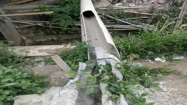 Material pipa dalam proyek DAK Rp39 miliar ditemukan dalam keadaan rusak (Liputan6.com/ Eka Hakim)
