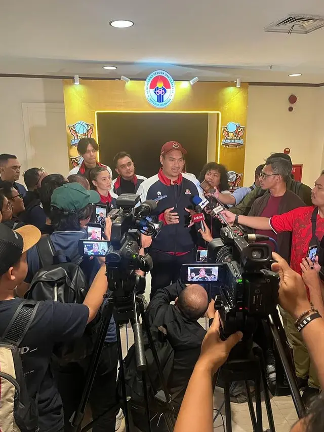 Aldi Taher bersama Menteri Pemuda dan Olahraga Republik Indonesia (Menpora RI) Dito Ariotedjo