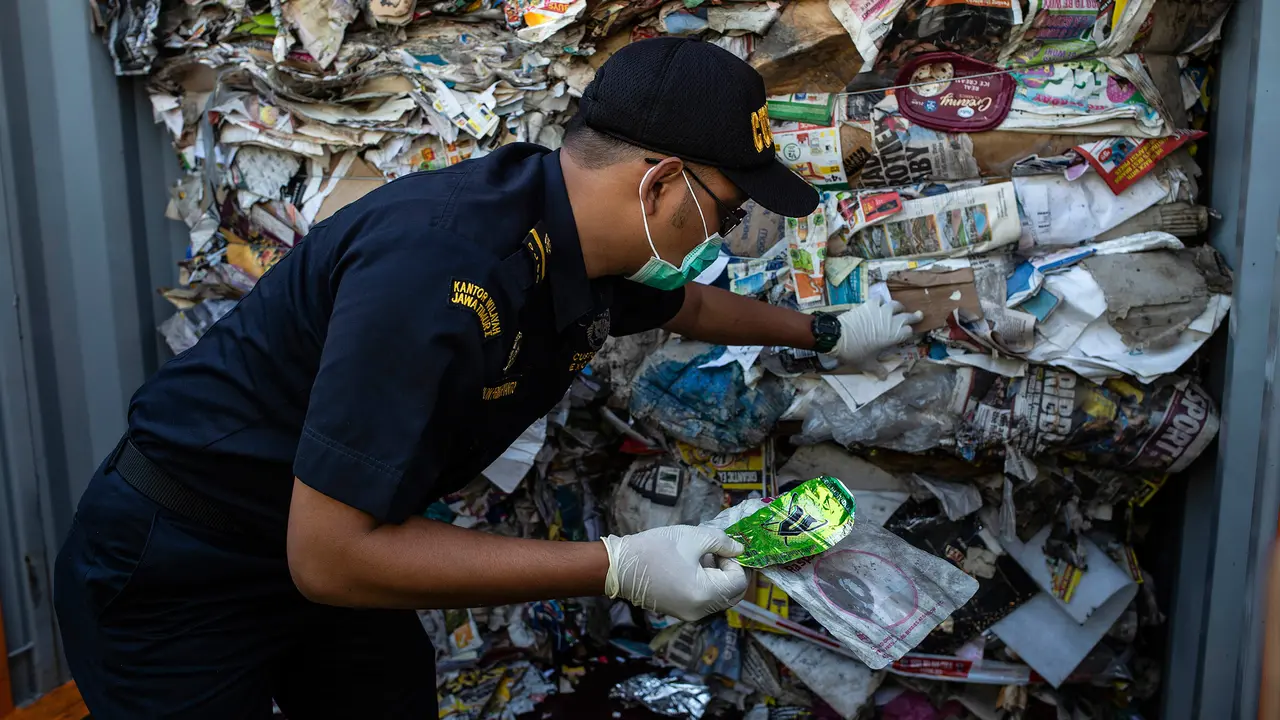 Mengandung B3, 8 Kontainer Limbah Kertas Asal Australia Ditahan