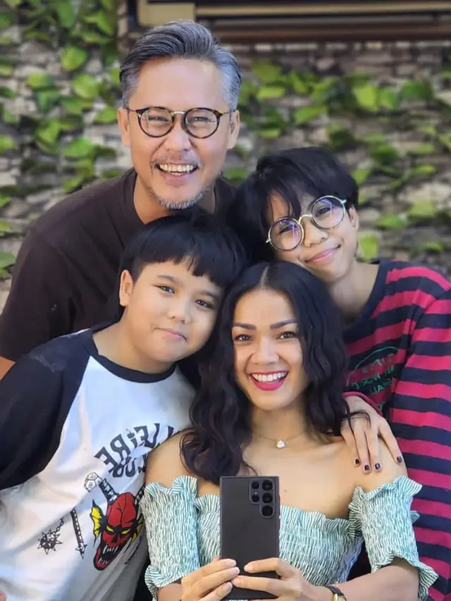 6 Potret Terbaru Zivara Anak Sulung Nirina Zubir, Tinggi Anak Sudah Salip Ibu