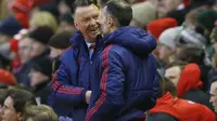 Manajer Manchester United Louis van Gaal dan Ryan Giggs (Reuters)