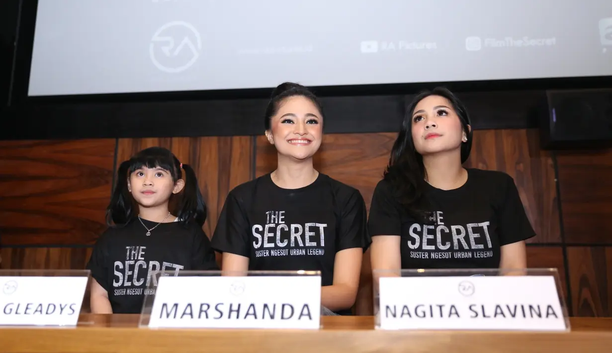 Selain Marshanda, film The Secret: Suster Ngesot Urban Legend itu juga dibintangi oleh, Nagita Slavina, Tyas Mirasih, Roy Marten dan masih banyak lagi. (Nurwahyunan/Bintang.com)