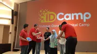 Presiden Direktur Indosat Ooredoo Ahmad Abdulaziz A A Al-Neama beserta jajarannya meluncurkan program IDCamp, pemberian 10.000 beasiswa coding untuk anak muda di Indonesia. (Liputan6.com/ Agustin Setyo W)
