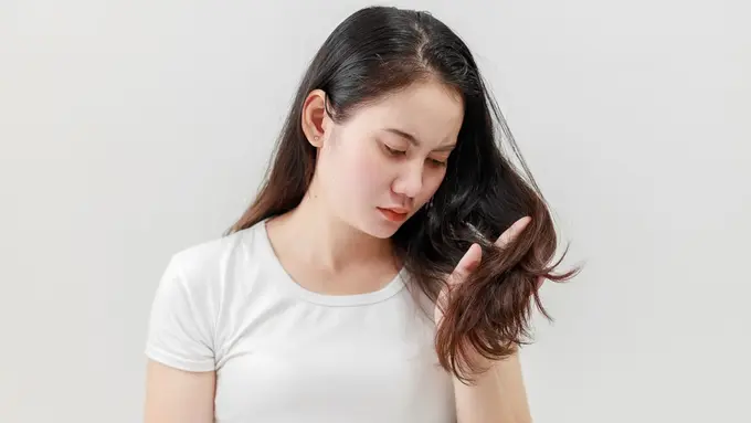 Ilustrasi conditioning rambut rusak