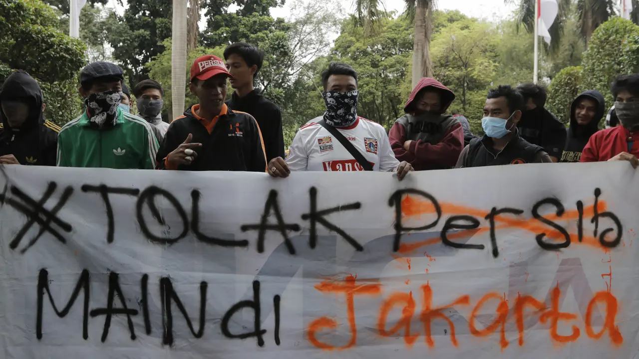 Jakmania Unjuk Rasa Jelang Pengumuman Lokasi Final Piala Presiden