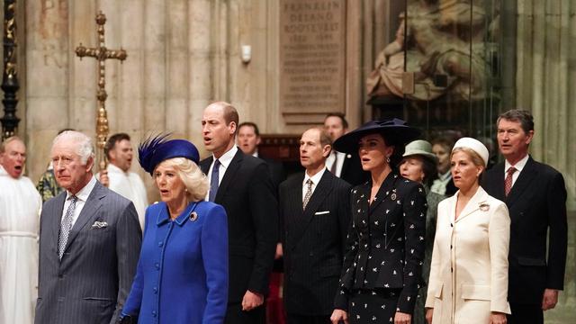 Tampilan Elegan Kate Middleton di Commonwealth Day Service, Pakai Bros Hadiah Raja Charles III