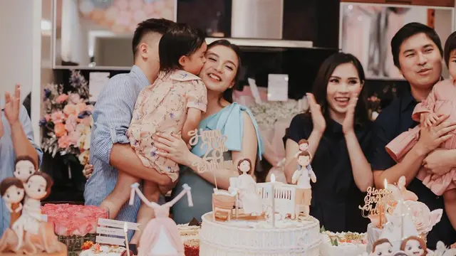 Momen Perayaan Ulang Tahun Chelsea Olivia ke-28. (Sumber: Instagram/glennalinskie)
