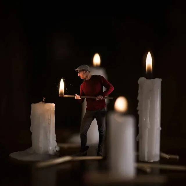 Seniman Ini Bikin Miniatur Unik dari Dirinya Sendiri, 6 Hasilnya Bikin Takjub
