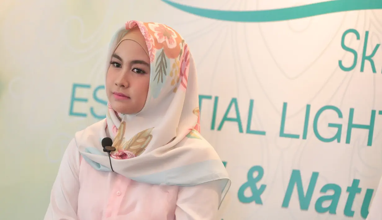 Sebuah janji dan bayang-bayang drop out menjadi pemicu Anisa Rahma menyelesaikan kuliahnya tahun ini. Mantan personel Cherrybelle itu terancam di drop Out kalau tahun ini tidak menyelesaikan pendidikannya. (Adrian Putra/Bintang.com)