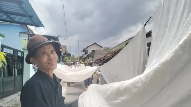 Ritual Tradisi resik lawon yang dilakukan masyarakat Lingkungan Cungking Banyuwangi setaip bulan Muharram (Istimewa)