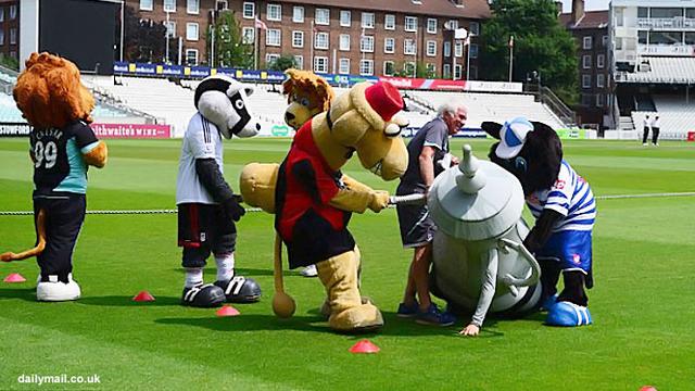 Video Saat Enam Maskot Klub Liga Inggris Latihan Bareng Bola Liputan6 Com