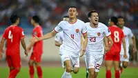 Pemain Timnas Indonesia, Jay Idzes melakukan selebrasi setelah mencetak gol ke gawang Timnas Vietnam pada laga Grup F Kualifikasi Piala Dunia 2026 di My Dinh Stadium, Vietnam, Selasa (26/03/2024). (AFP)