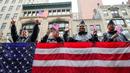 Peserta berbaris di Fifth Avenue saat parade Hari Veteran di New York, Amerika Serikat, 11 November 2022. (AP Photo/Mary Altaffer)