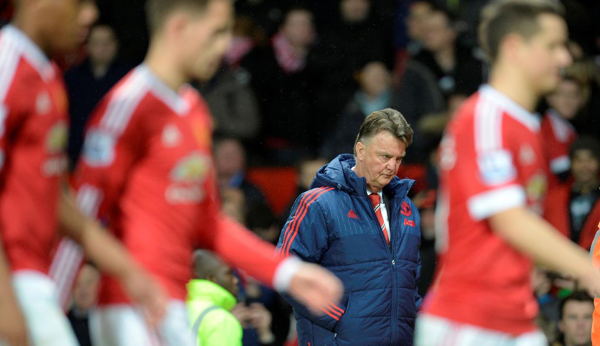 Ekspresi pelatih MU, Louis van Gaal, setelah timnya kalah dari Southampton 0-1 dalam lanjutan Liga Inggris di Stadion Old Trafford, Manchester, Sabtu (23/1/2016). (AFP/Oli Scarff)