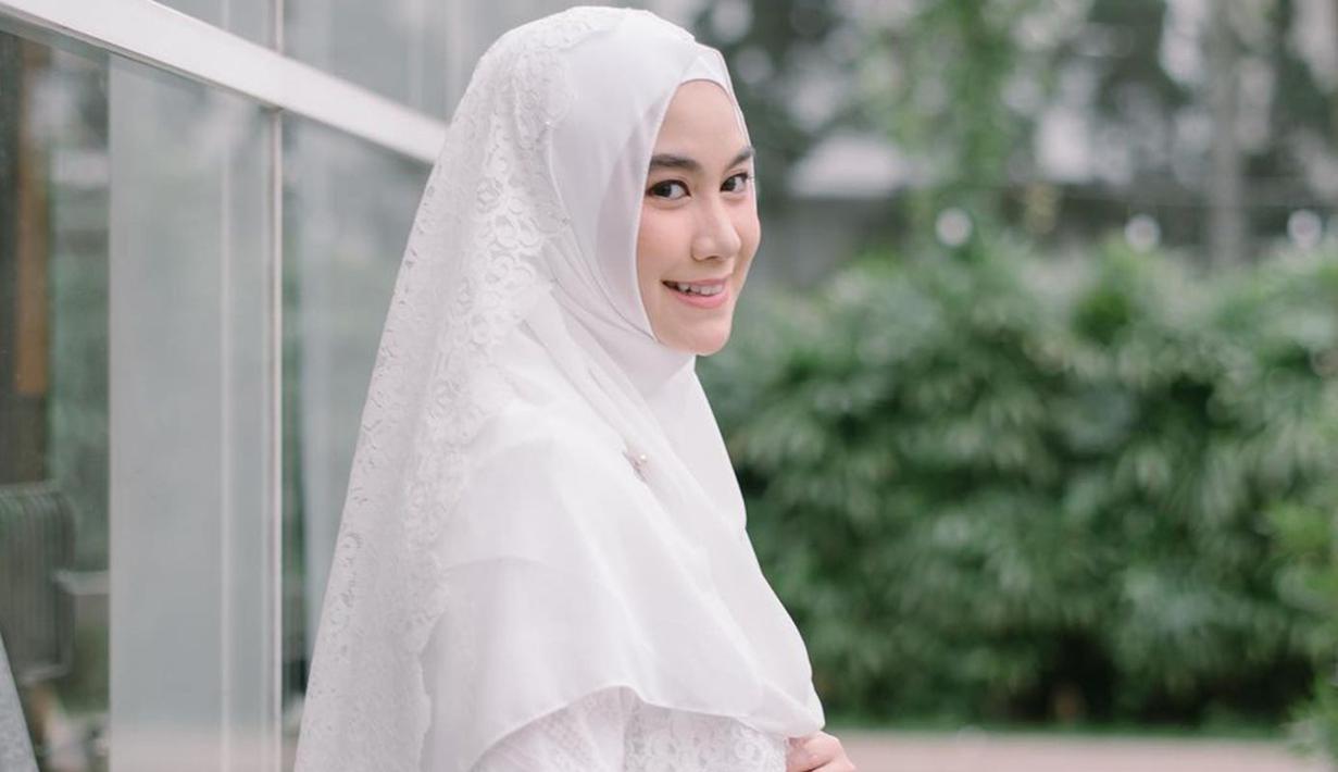 Pasangan Anisa Rahma dan Anandito Dwis kini tengah berbahagia. Pasalnya, keduanya tengah menantikan kelahiran calon anak pertama yang telah dinanti selama 4 tahun pernikahan. (Liputan6.com/IG/@anisarahma_12)