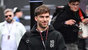 Pembalap Alpine asal Prancis, Pierre Gasly tiba di lintasan balap Red Bull Ring di Spielberg, Austria, pada 27 Juni 2024. (Joe Klamar/AFP)