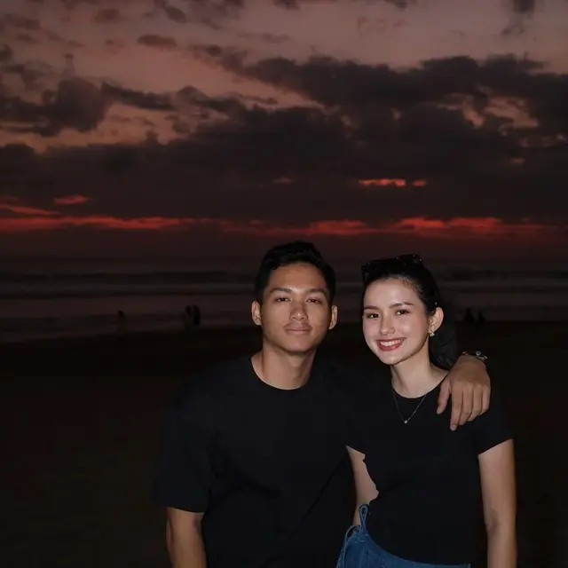 6 Pasangan Artis Ini Pernah Jalani LDR demi Pendidikan,