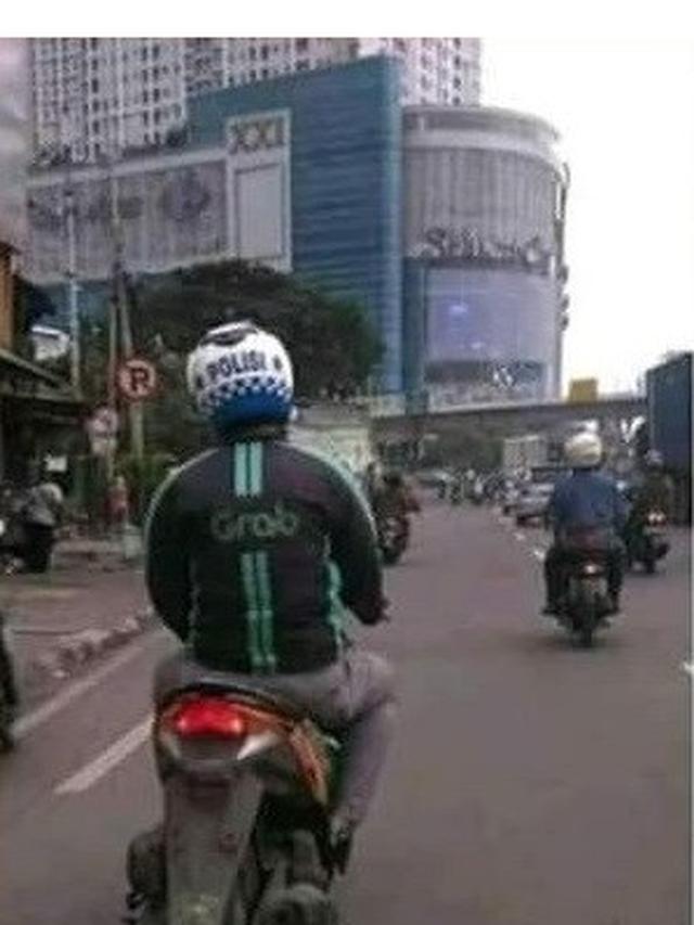 Atribut Driver Ojek Online Ini Bikin Ketawa Geli