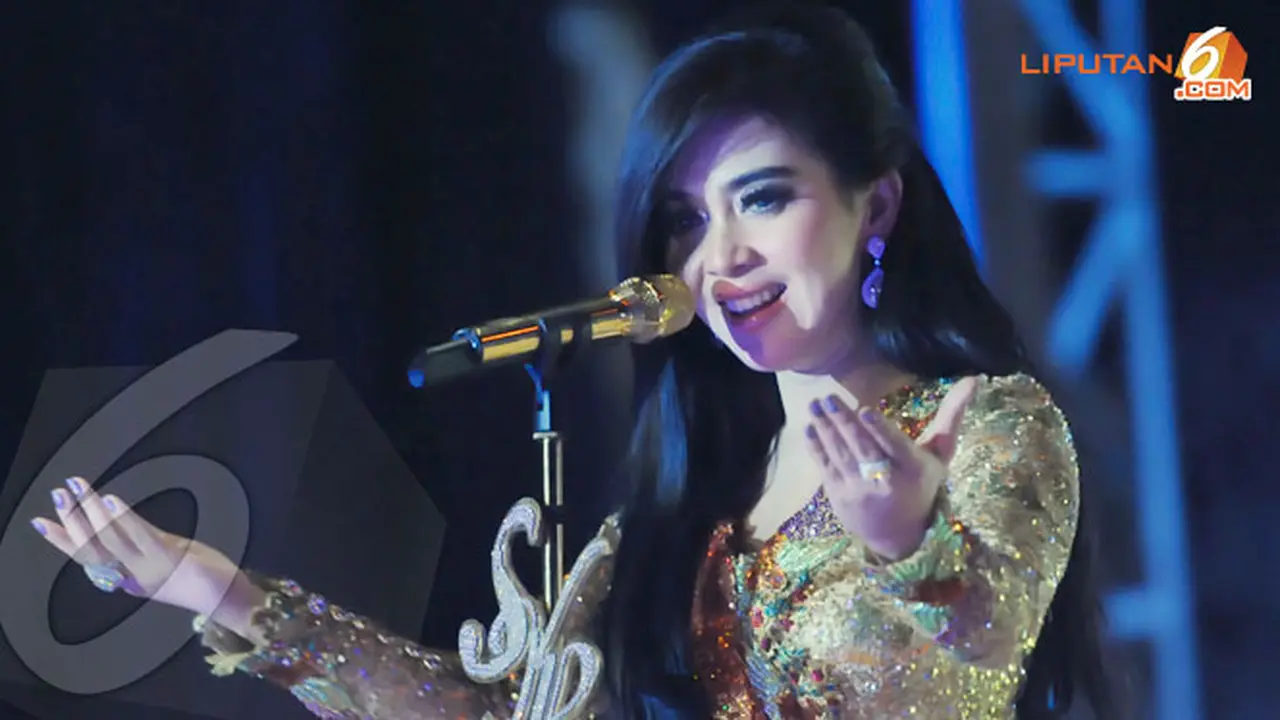 syahrini-130728c.jpg
